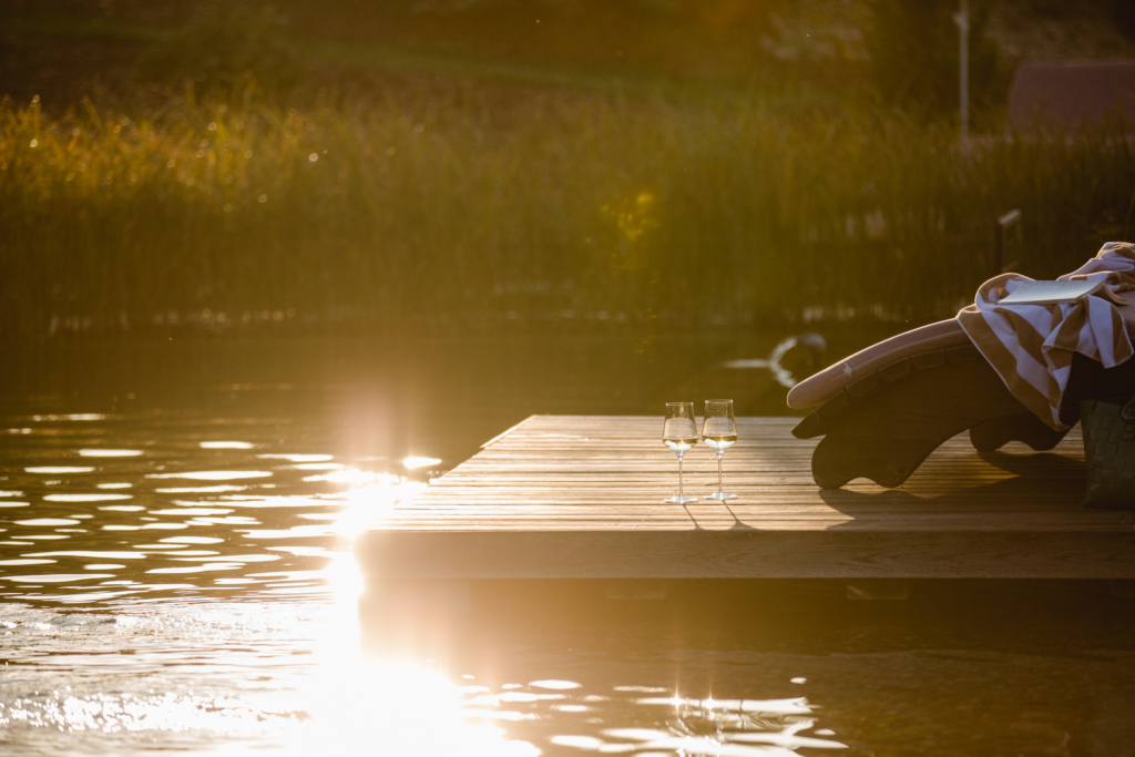 Evening atmosphere by the lake